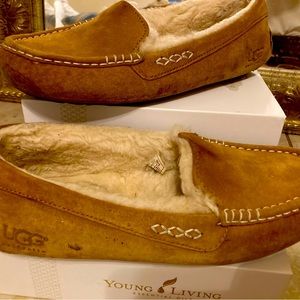 UGG Men’s Ascot slipper size 9US